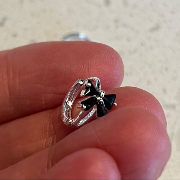 Bow Inlaid Zirconia Decorative Delicate Earrings - Picture 6 of 9